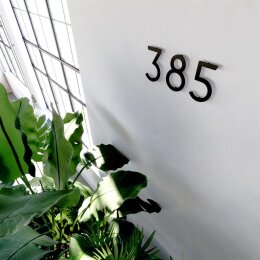 Moderne Hausnummer Bold aus pulverbeschichtetem Edelstahl 12 cm